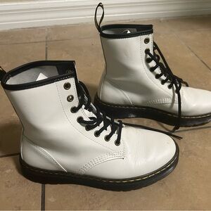 DR. MARTENS ZAVALA COMBAT BOOTS W7/M6